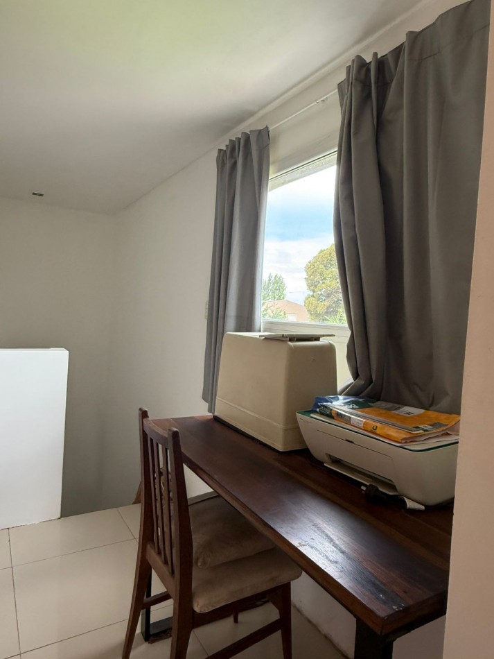 VENTA DE CASA DE 3 AMBIENTES EN BARRIO LAS LOMAS