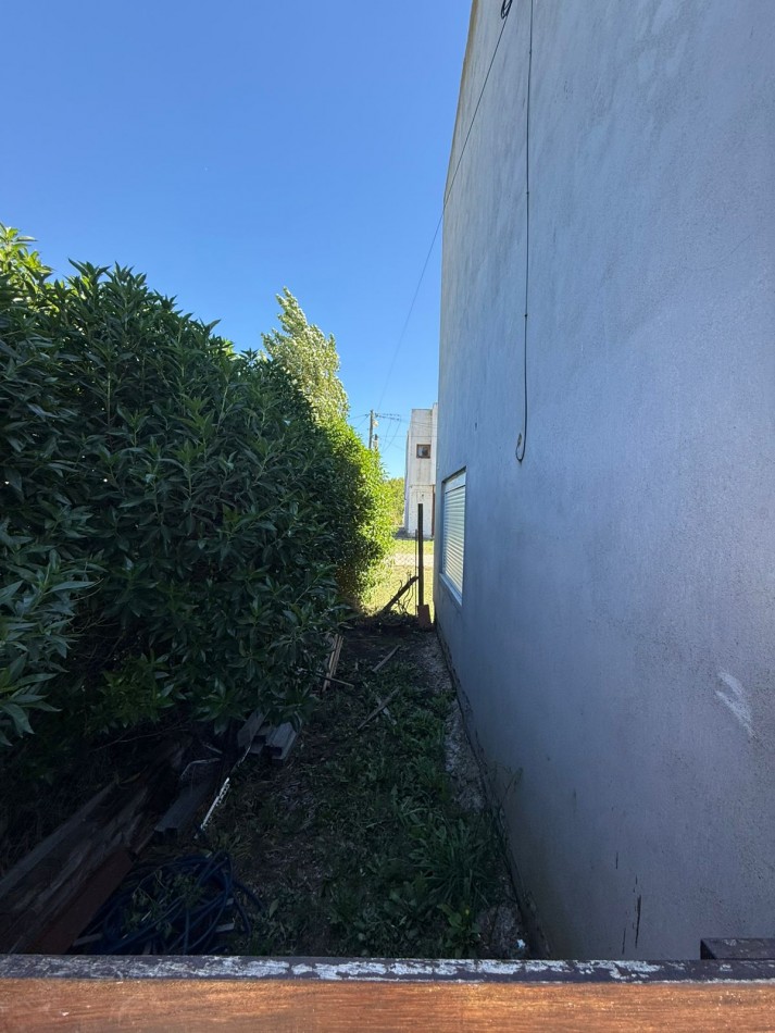 VENTA DE CASA DE 3 AMBIENTES EN BARRIO LAS LOMAS