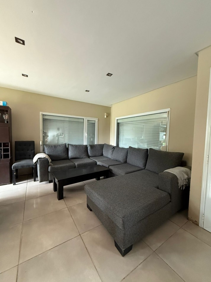 VENTA DE CASA DE 3 AMBIENTES EN BARRIO LAS LOMAS