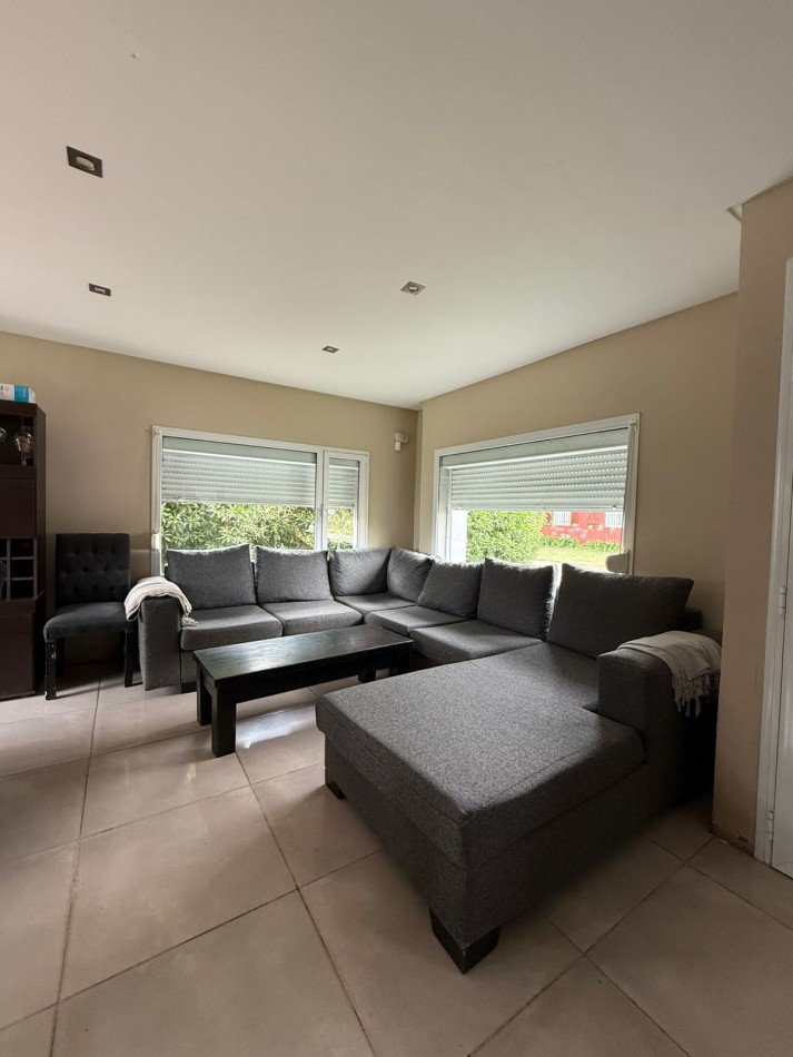 VENTA DE CASA DE 3 AMBIENTES EN BARRIO LAS LOMAS