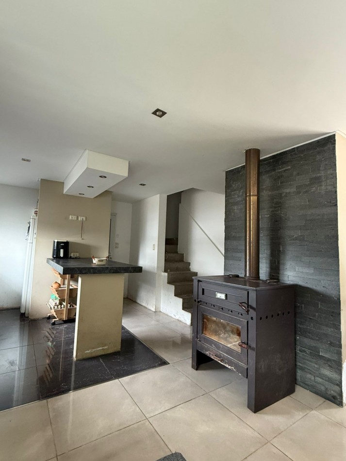 VENTA DE CASA DE 3 AMBIENTES EN BARRIO LAS LOMAS