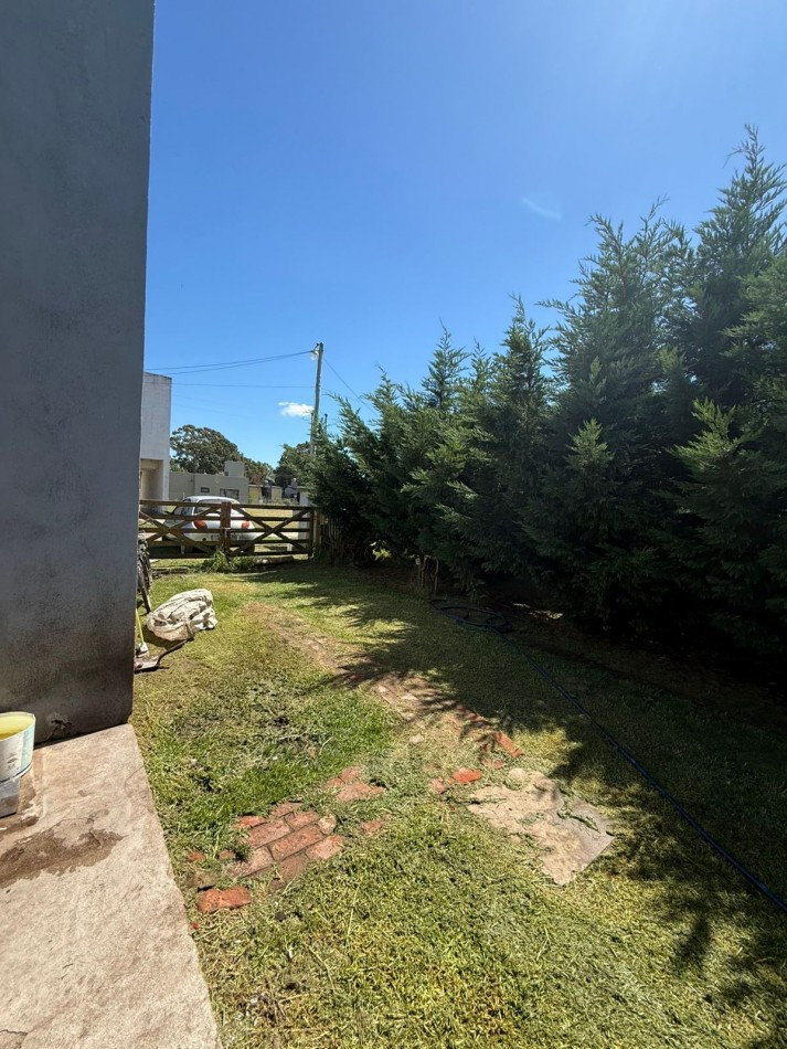 VENTA DE CASA DE 3 AMBIENTES EN BARRIO LAS LOMAS