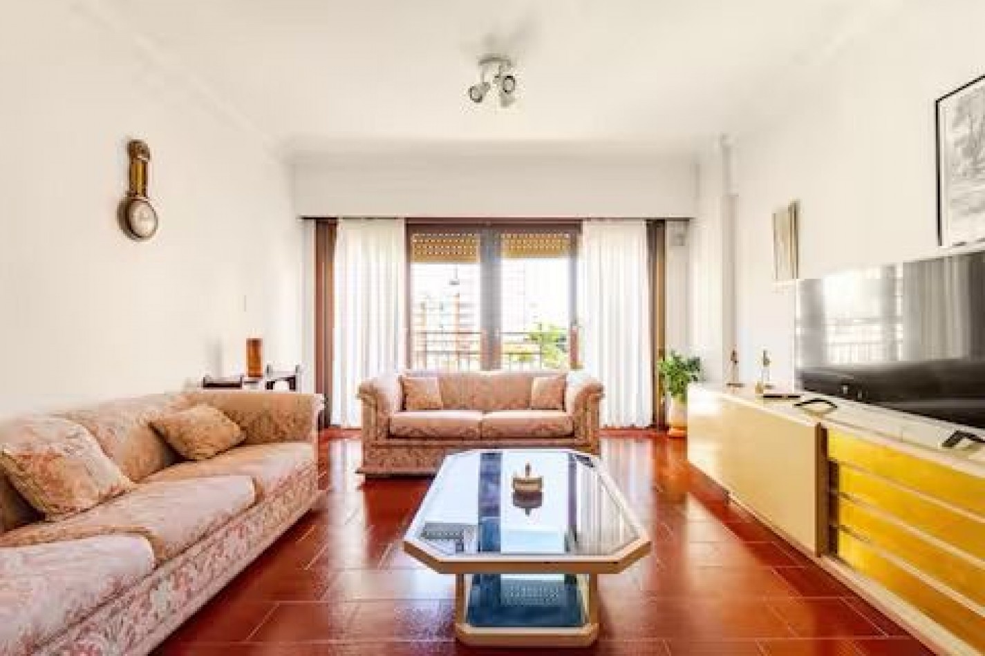 Se alquila departamento de 4 ambientes 