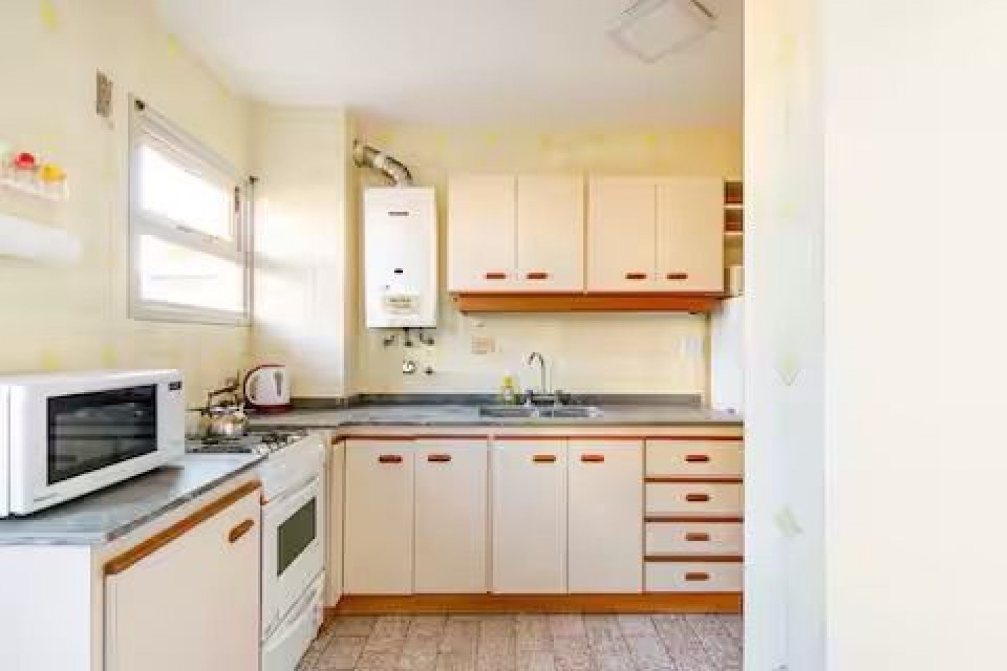 Se alquila departamento de 4 ambientes 