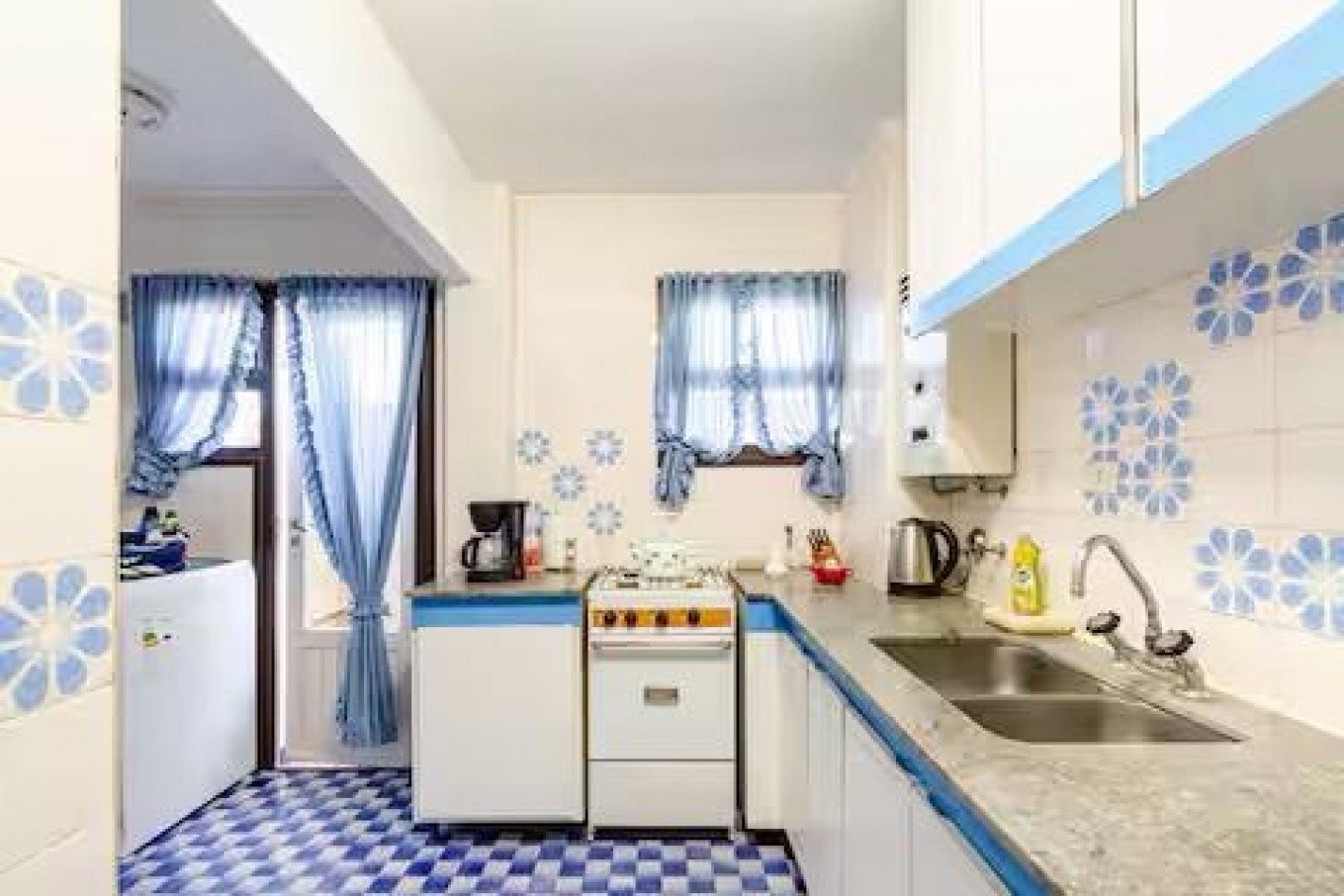 Se alquila departamento de 4 ambientes 