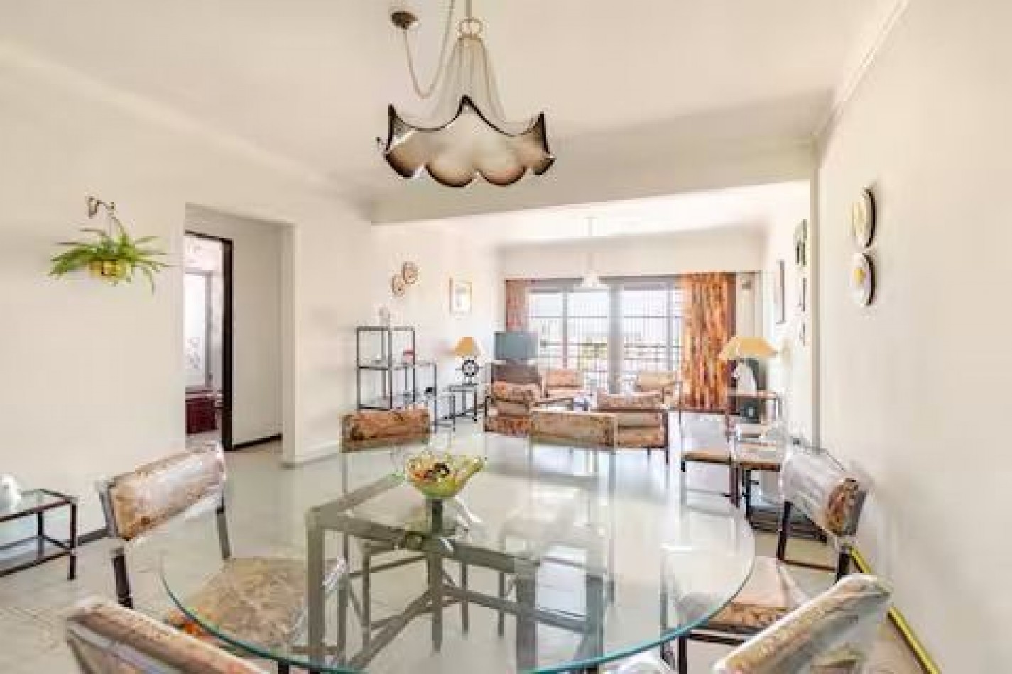 Se alquila departamento de 4 ambientes 