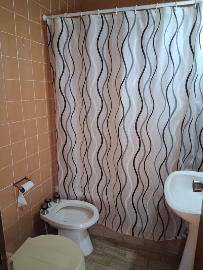 Alquilo departamento de 4 ambientes en zona 1 Miramar