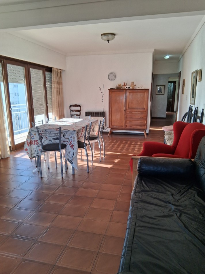 Alquilo departamento de 4 ambientes en zona 1 Miramar